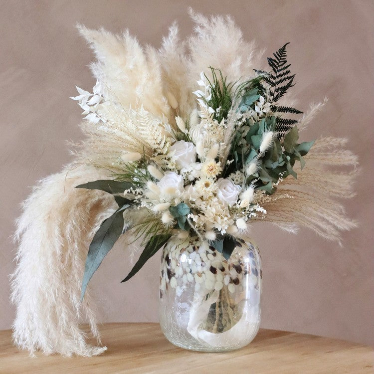 Bouquet de fleurs séchées pampa blanche et eucalyptus